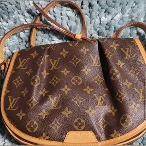 Louis Vuitton menilmontant pm messenger bag!